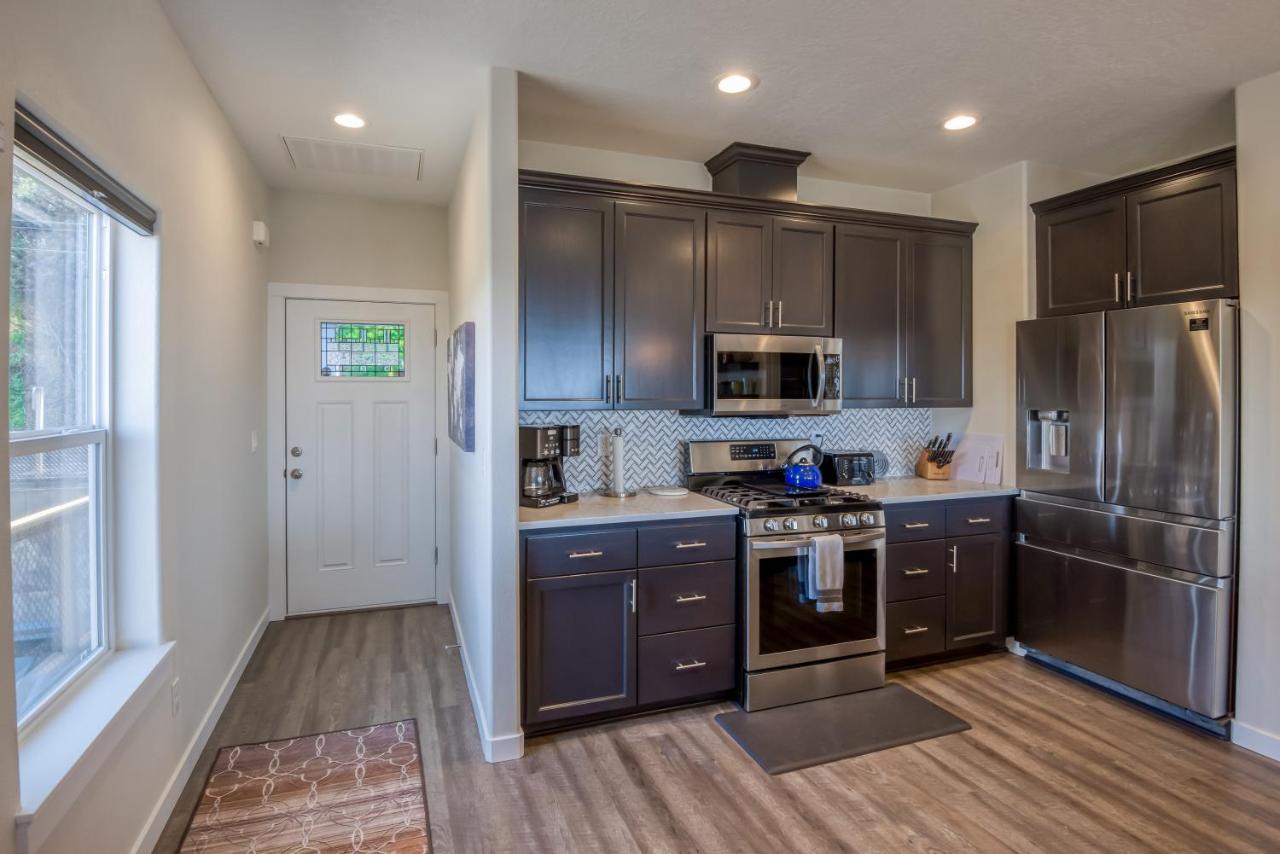 Oceanview Townhome - Pet Friendly - Sleeps 6 - King Depoe Bay Eksteriør billede